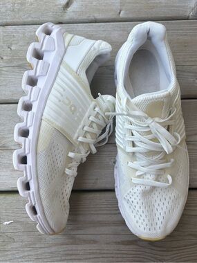 Women's 9.5 On Cloud Running Cloudswift Swiss Undyed Road Shoes Sneakers